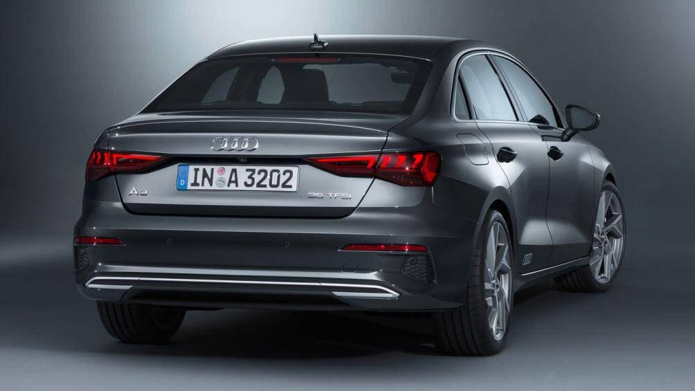 Mẫu thứ nhất A3 35 TFSI mang động cơ 4 xi-lanh tăng áp, công suất 150 mã lực. Mẫu thứ 2 sở hữu 3 xi-lanh, hiệu suất 115 mã lực