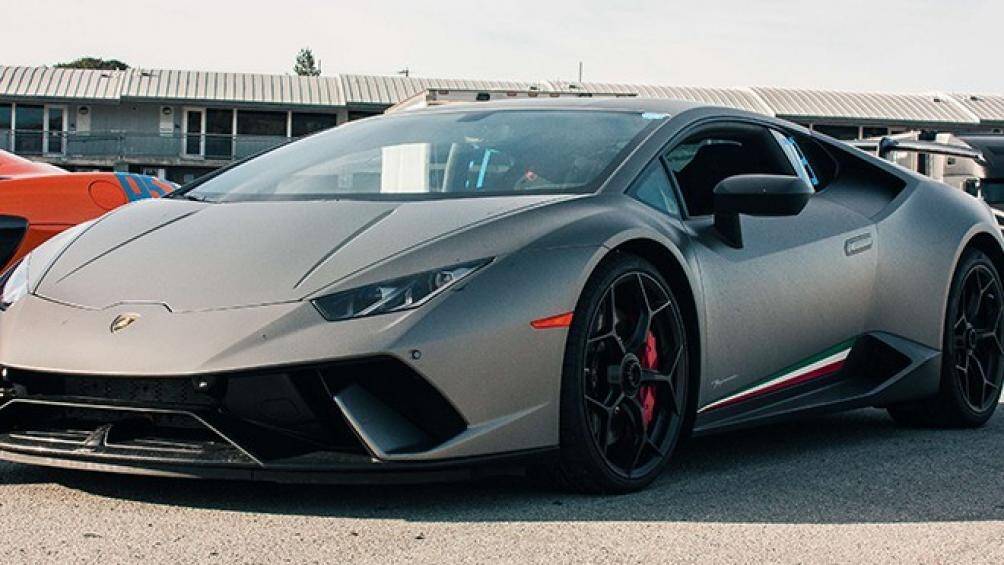 Đây được biết đến là mẫu xe thể thao tầm trung, có thiết kế góc cạnh, độc đáo, thu hút sự quan tâm của giới mê tốc độ