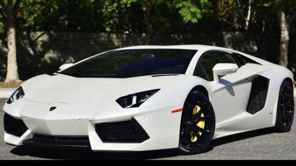 Trong đó, 13 lít/100 km đối với xa lộ và 21,4 lít/100 km khi di chuyển trong đường phố