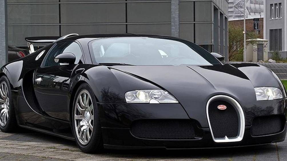 Ngoài việc bỏ ra số tiền lớn để sở hữu Bugatti Veyron thì chủ xe còn phải chi bảo dưỡng, vận hành. Một năm số tiền này rơi vào khoảng 300.000 USD