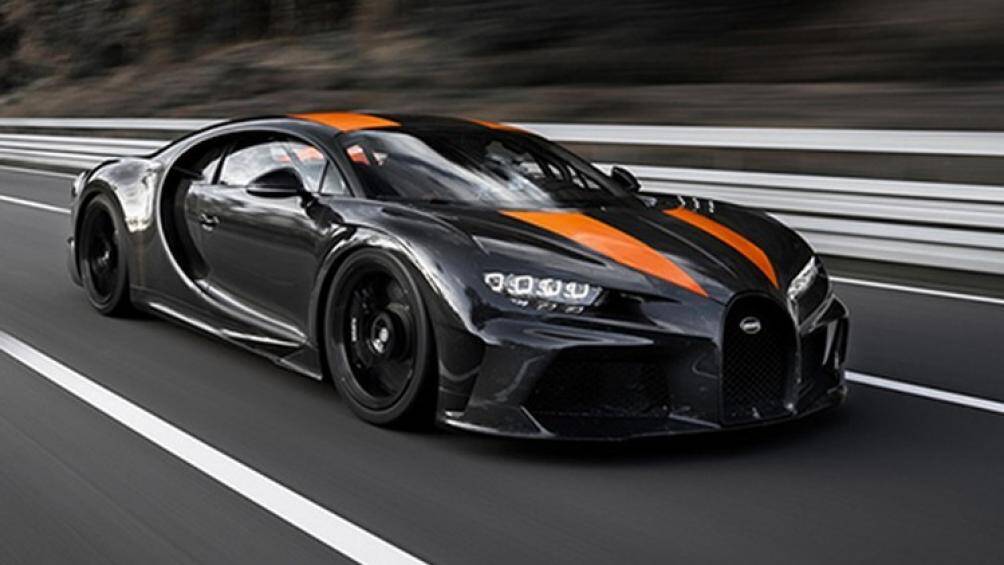 Chính vì thế mà lượng tiêu thụ xăng của xe là 31,3 lít/100 km đường trong thành phố, và 25,68 lít/100 km đường hỗn hợp