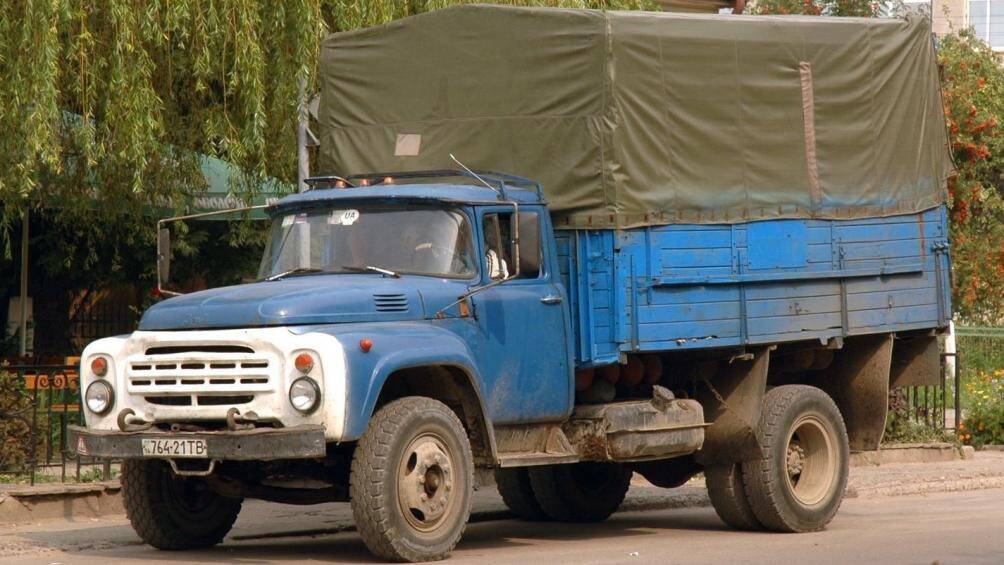 ZIL 130 1964, chiếc xe tải được sử dụng trong lực lượng quân sự và vận tải Việt Nam những năm sau Giải phóng miền Nam 1975 đến những năm đầu thế kỷ 21