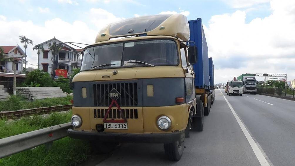 Xe tải IFA của Đức, được sản xuất vào những năm 80, 90 của thế kỷ trước, được sử dụng trong vận tải ở Việt Nam đến những năm đầu của thế kỷ 20