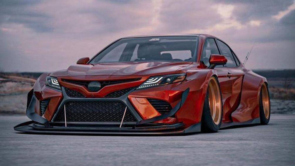 Phần đầu xe được render (độ lại) có thêm trang bị hốc gió khủng và cánh gió dài ở phía trước, được mở rộng để thẳng hàng với vòm bánh xe trước