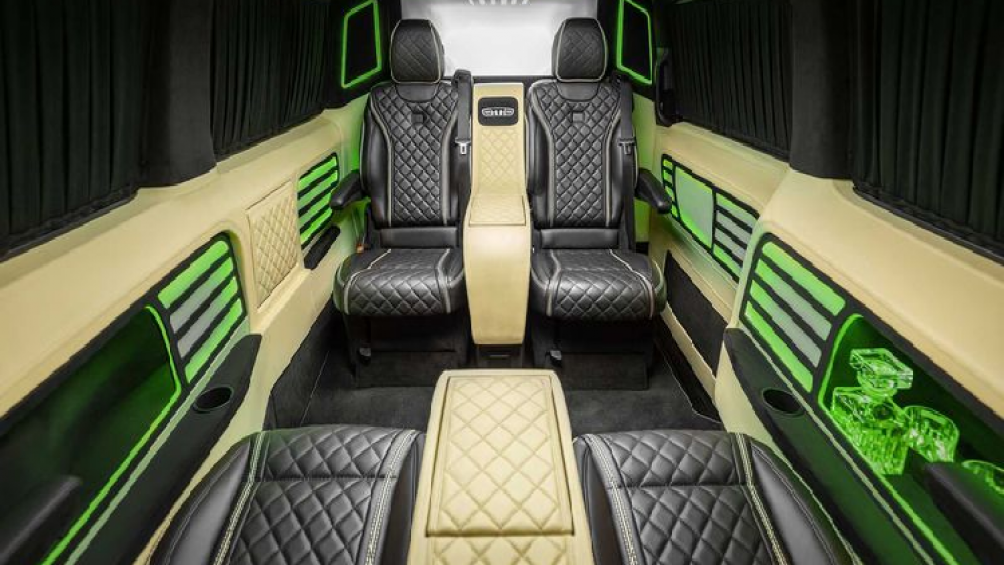 Từ một mẫu xe minivan vốn đã rất sang trọng, khoang cabin của Mercedes V-Class trở thành một không gian mà bất cứ ai cũng muốn sở hữu