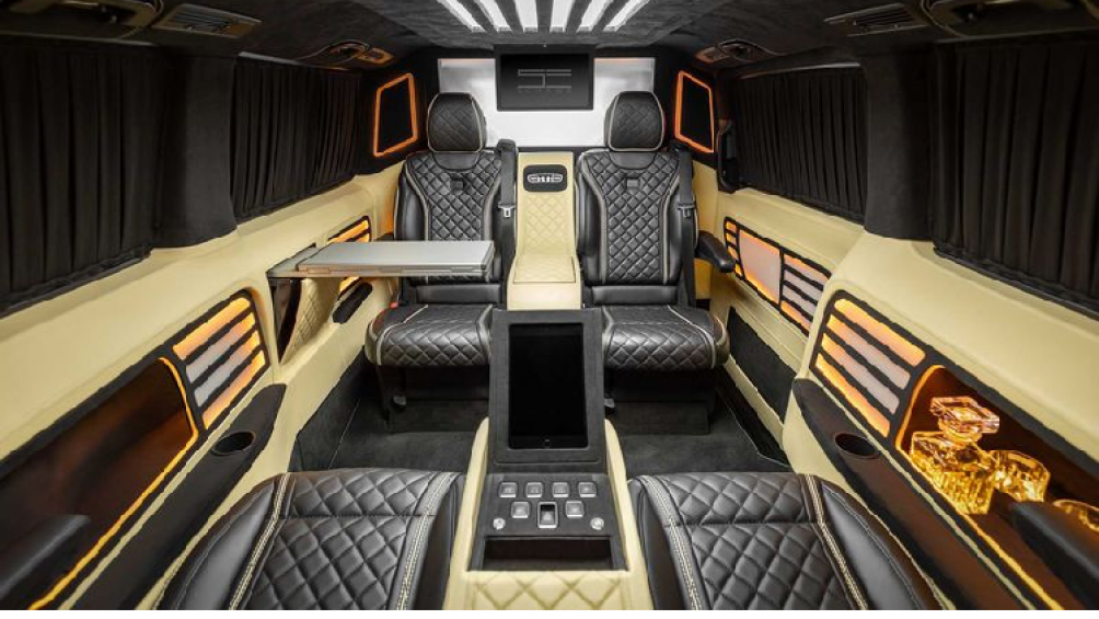 Toàn bộ ghế ngồi của Mercedes V-Class từ Schawe Car Design đều được bọc da Alcantara với hoa văn dạng kim cương