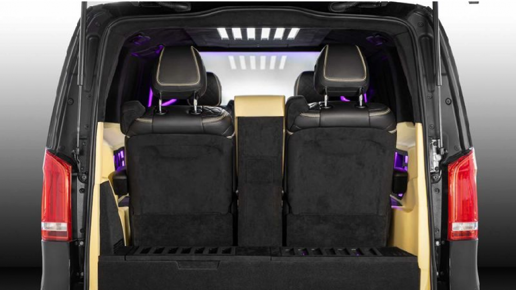 Schawe thậm chí còn bổ sung thêm rượu whiskey mạch nha cho khoang cabin của V-Class