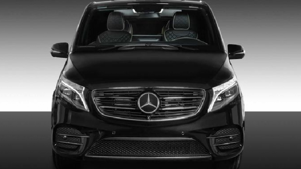 Ở bên ngoài, Mercedes V-Class của Schawe không khác biệt quá nhiều so với phiên bản tiêu chuẩn, ngoại trừ bộ lazang 7 chấu kép cỡ 19 inch