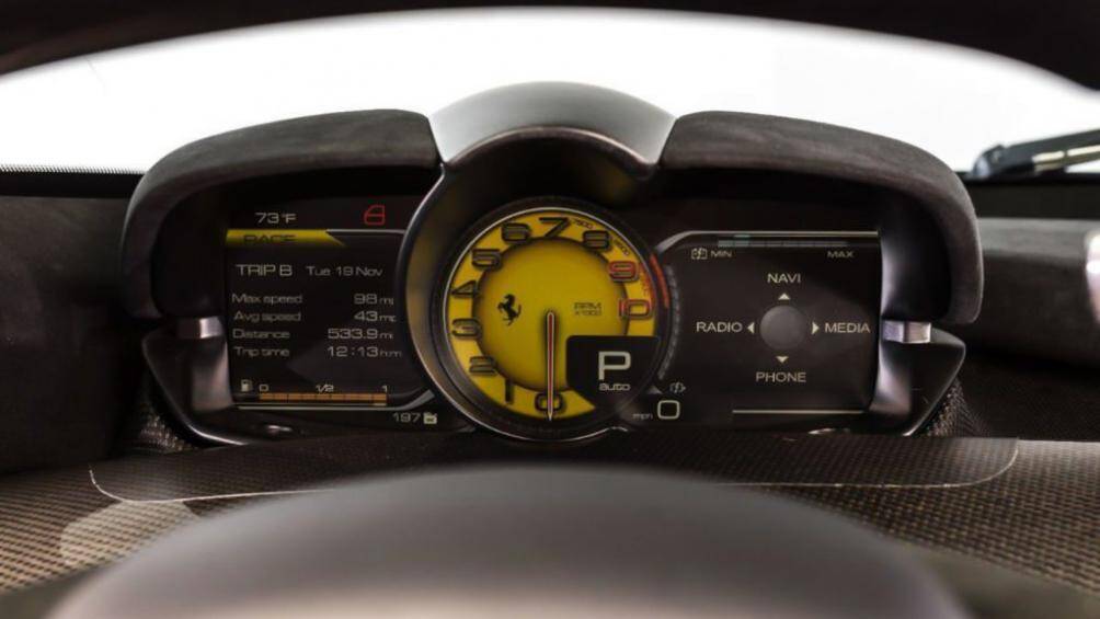 Tương tự phiên bản Coupe, Ferrari LaFerrari Aperta vẫn sử dụng hệ dẫn động hybrid bao gồm động cơ xăng V12 có dung tích 6.3 lít