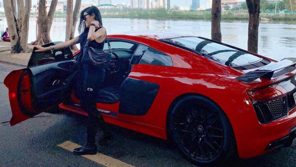 Hotgirl này còn cho biết vẫn đang cố gắng kiếm tiền, để có thể sở hữu 1 chiếc xe cho riêng mình