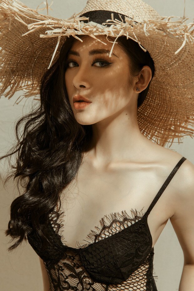 Hiện tại, Mai Sương đang kinh doanh và làm công việc người mẫu ảnh nên có thể độc lập về kinh tế