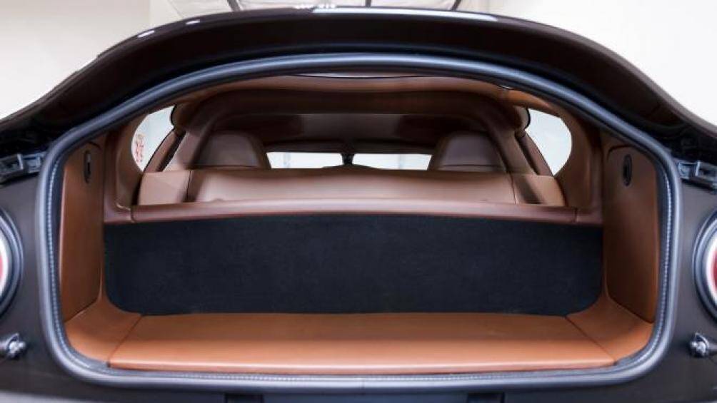 Chiếc xe mới di chuyển được tổng cộng 525 dặm (845 km)