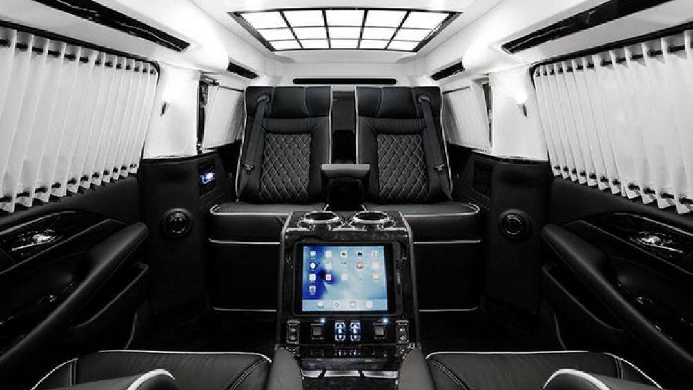 Và bàn làm việc giống Sky Captain