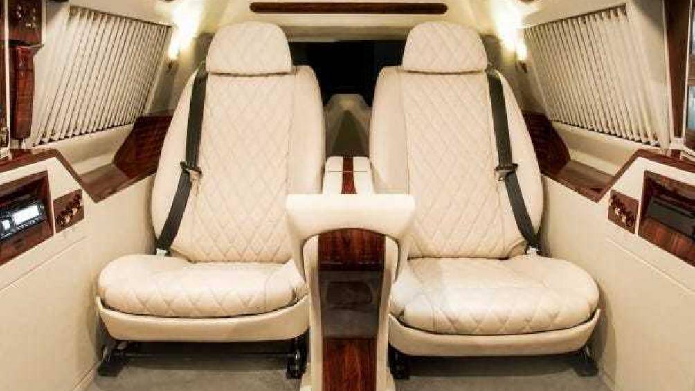 2 ghế ngồi cỡ lớn có cả chức năng sưởi và mát xa