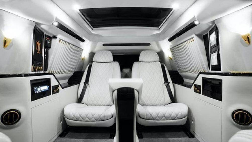 Bên cạnh đó, chúng cũng có thể chỉnh 18 hướng chỉ với thao tác qua nút bấm đồng thời bọc da Italian cao cấp nhất