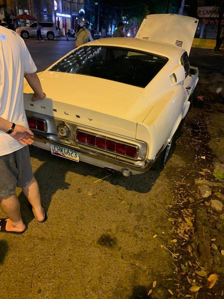 Sức mạnh được truyền đến bánh sau của xe thông qua hộp số sàn 4 cặp hoặc hộp số tự động 3 cấp, chiếc xe này sử dụng hộp số tự động