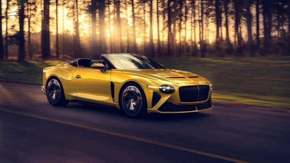 Ngoại thất có nhiều chi tiết lấy cảm hứng từ mẫu xe concept Bentley EXP 100 GT ra mắt vào năm 2019