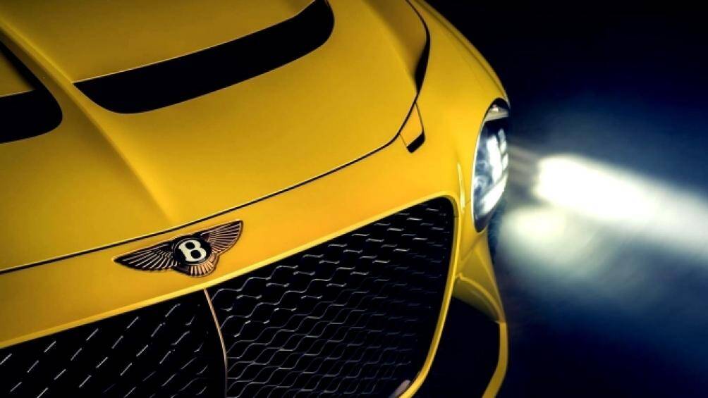 Thiết kế cản trước được giữ nguyên với hốc gió trước được làm lớn hơn, nắp capo dài với hốc bánh xe rộng hơn khoảng 20 mm so với mẫu Continental GT