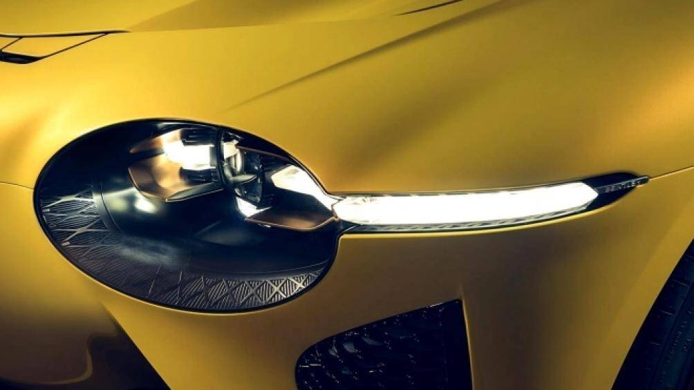 Cản sau của Mulliner Bacalar được thiết kế với tông màu tối tương phản với phần thân xe, bên cạnh ống xả kép dạng hình thang