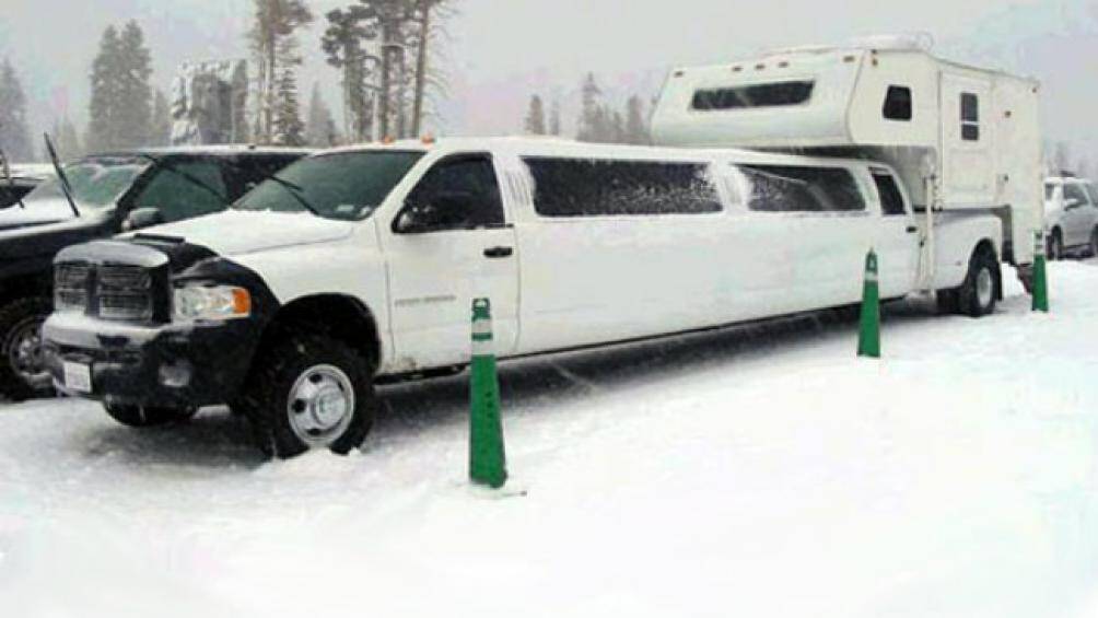 6. Dodge Camper Limo cũng là một trong những chiếc limousine lớn nhất thế giới