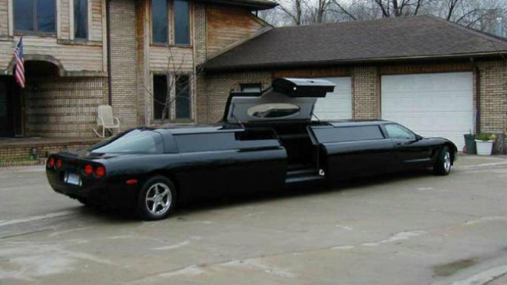 10. Corvette Limousine dài 7 mét, là một trong những chiếc Corvette Limo dài nhất