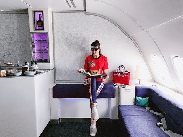 Bay đi du lịch thì toàn ngồi hạng thương gia