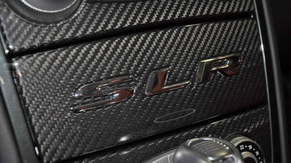 Mẫu xe này được gia cố sợi carbon nhằm hướng tới việc cắt giảm trọng lượng của chiếc xe để nâng cao hiệu quả trong việc vận hành