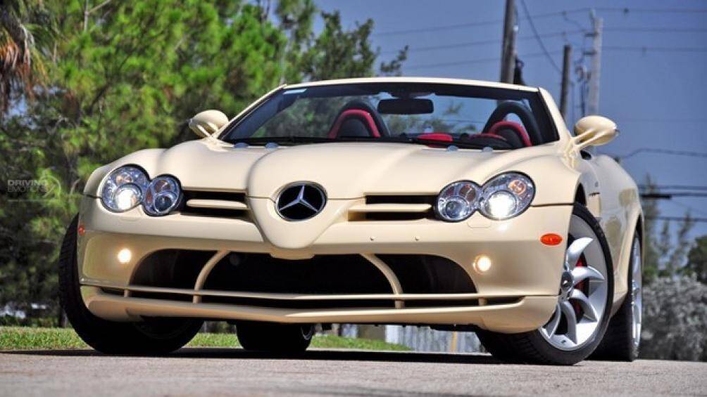 Đây là một màu sắc cực kì nổi bật, khiến chiếc xe trở nên độc nhất trong số những chiếc SLR huyền thoại