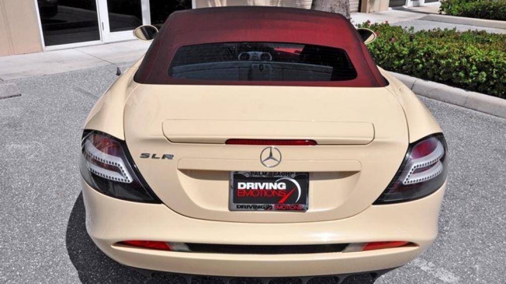 Xe được trang bị màu sơn ngà “Elfenbein” độc đáo với phong cách màu sơn bệt