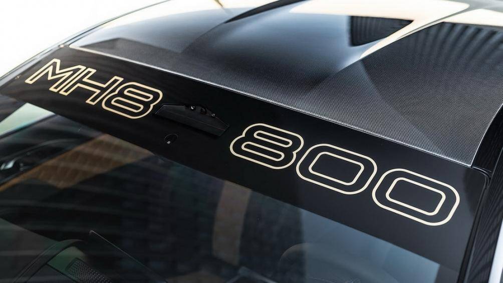 Để đạt được những con số này, Manhart đã thay thế cho xe một bộ tăng áp mới, hiệu chỉnh phần mềm mới cho hệ thống ECU