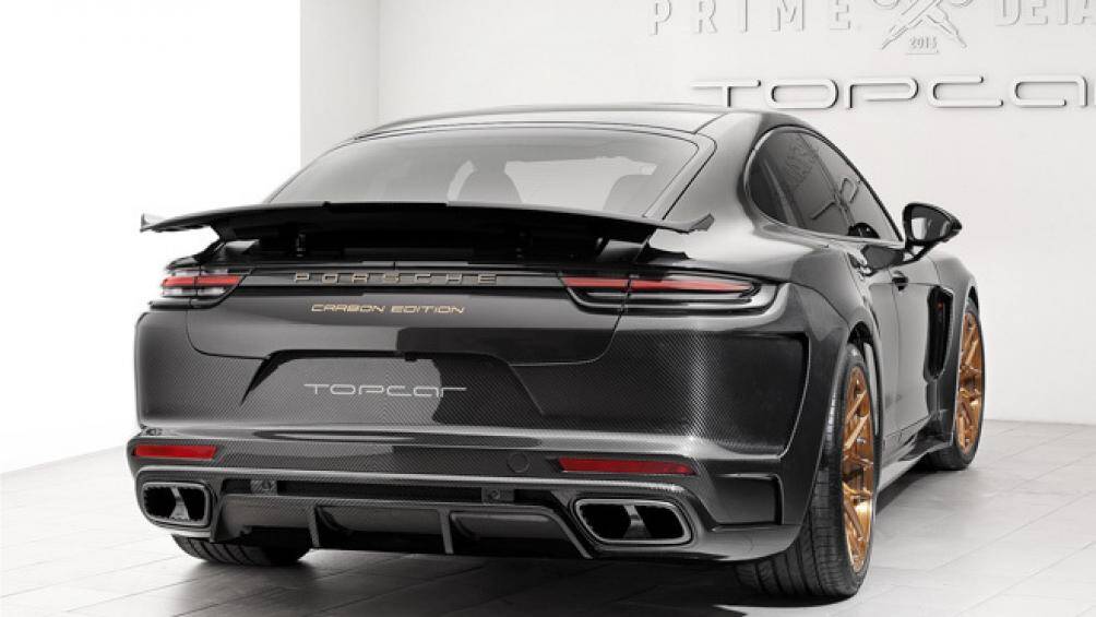 Porsche Panamera: Cánh gió ở đuôi của xe nằm chìm xuống cửa cốp sau xe khi không cần dùng đến