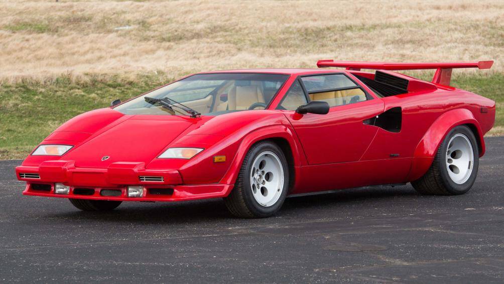 Lamborghini Countach LP500S 1985: Cánh gió đuôi cỡ lớn của Lamborghini Countach LP500S từng được rất nhiều người săn lùng vì khá đẹp mắt