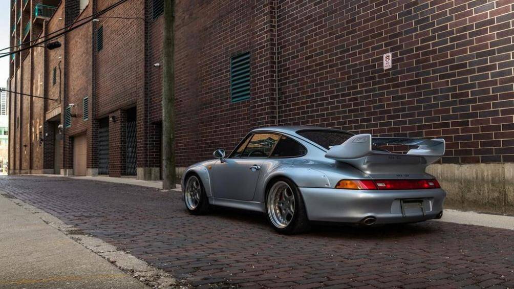 Porsche 911 GT2 1995: Cánh gió sau mang thiết kế như đuôi cá voi vô cùng đặc biệt