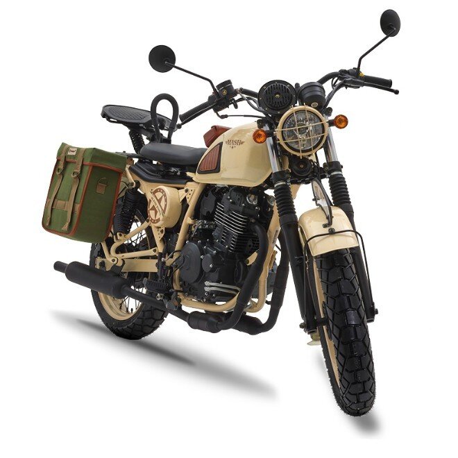 Sức mạnh này được truyền qua bộ hộp số 5 cấp và hộp bánh xích