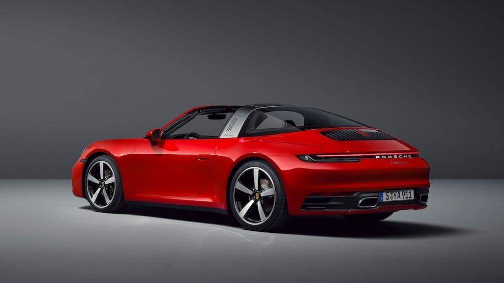 Xe được trang bị tuỳ chọn là hệ thống phanh đĩa gốm. Giá xe hiện nay vẫn chưa được công bố