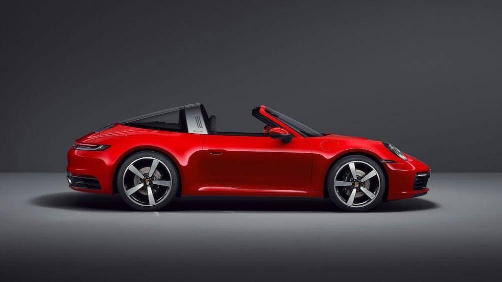 Tất cả các mẫu 911 Targa 4 đều dùng vành 19 inch đi cùng lốp 235/40 ở phía trước và vành cỡ 20 inch đi cùng lốp 295/35 ở phía sau