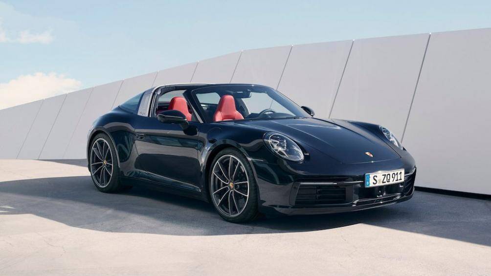 Trong khi đó, ở mẫu 911 Targa 4S, động cơ này cho công suất 444 mã lực và mô-men xoắn 391 lb-ft (530 Nm) tại 2.300 - 5.000 vòng/phút