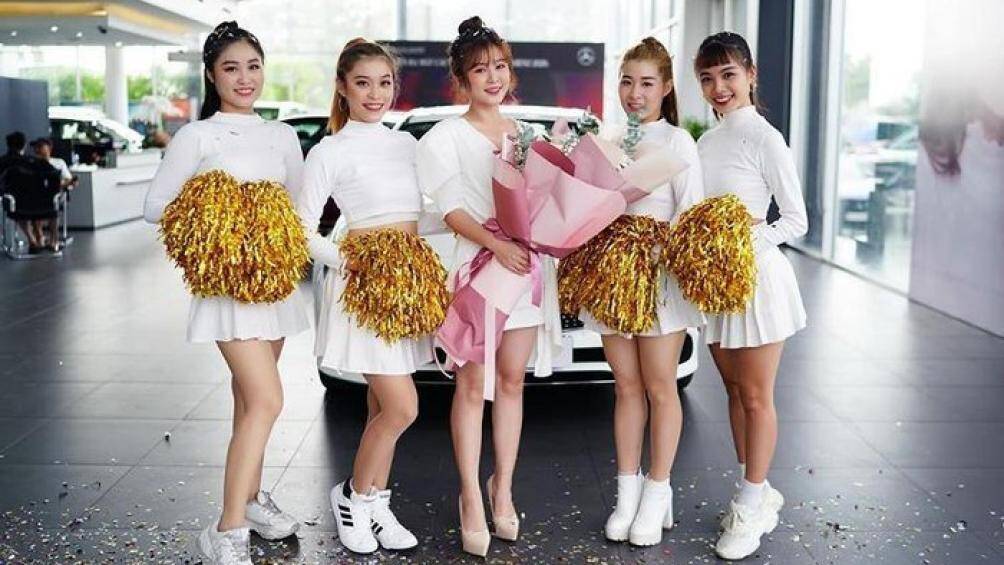 Ribi Sachi tên thật là Nguyễn Thị Thủy, hay còn được biết đến với biệt danh "Hot girl cơm nguội" trong nhóm hài đình đám FAPtv