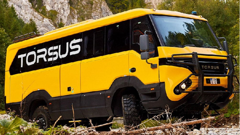 Xe sử dụng động cơ dầu MAN D0836 LFL40 6 xi-lanh sản sinh 240 mã lực và 925 Nm mô-men xoắn cực đại, kết hợp hoạt động cùng một hộp số tự động