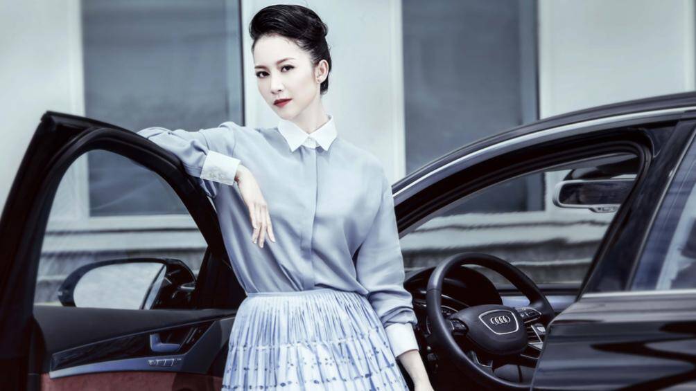Ngoài ra, người đẹp còn làm đại sứ cho thương hiệu xế sang Audi A8L
