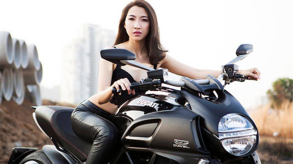 Thêm nữa, xe còn được trang bị hệ thống chống bó cứng phanh ABS, hệ thống kiểm soát trơn trượt