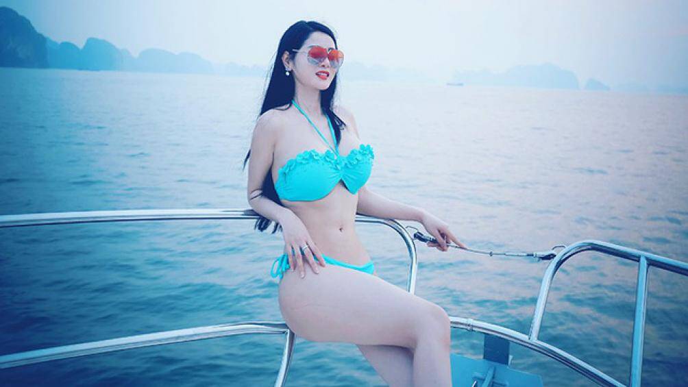 Khó có thể rời mắt trước vóc dáng cực chuẩn của cô nàng