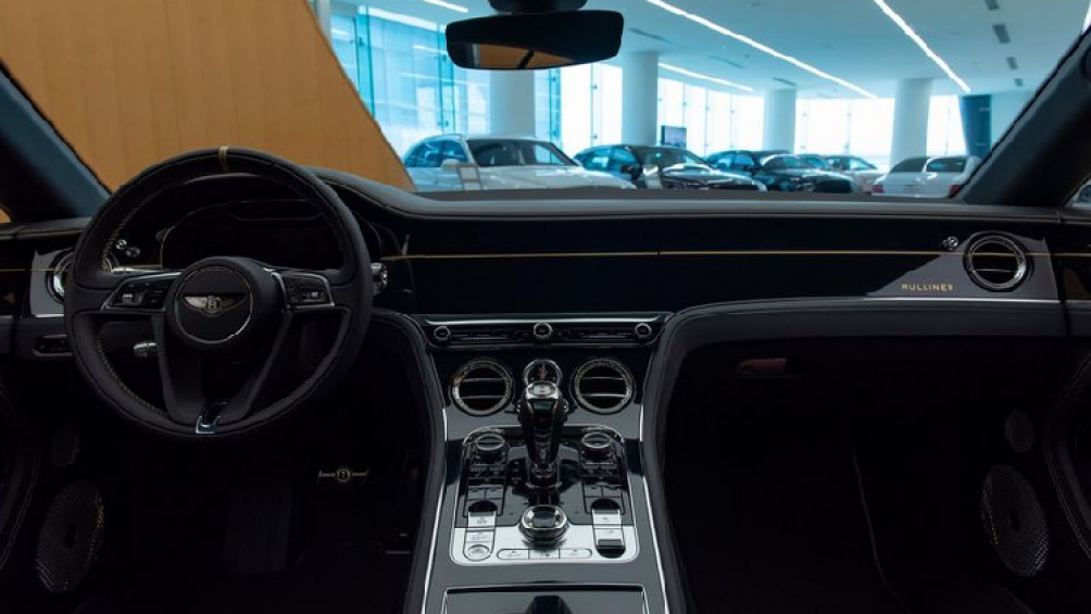 Bentley Continental GT Aurum Edition sở hữu khối động cơ W12 6.0L, sản sinh ra công suất tối đa 626 mã lực và 900 Nm mô-men xoắn cực đại