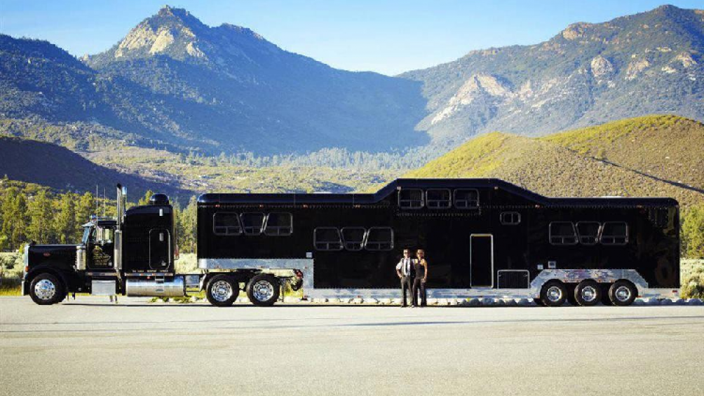 Midnight Rider là chiếc limousine lớn nhất thế giới, được công nhận chính thức bởi Sách kỷ lục Guinness năm 2004 và vẫn bất bại cho tới ngày nay