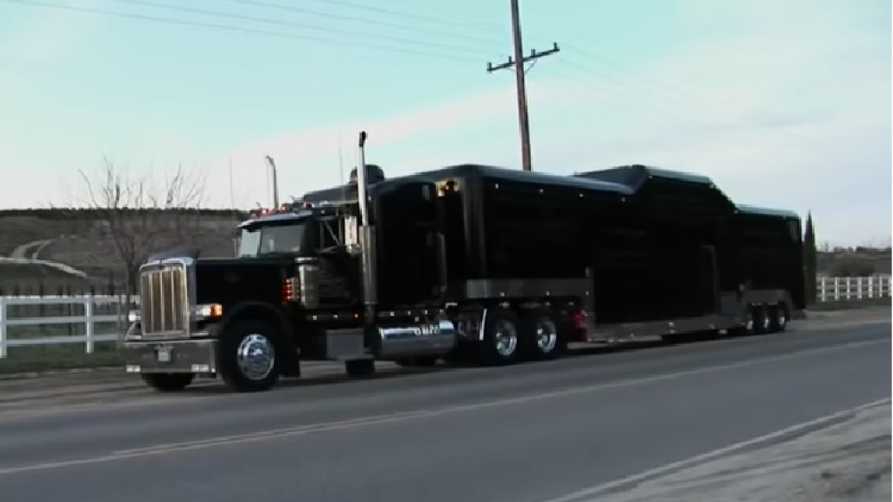 Với một bể nhiên liệu dung tích 1.135 lít, chiếc xe có thể thực hiện chuyến đi từ San Diego tới Chicago (dài hơn 3.300 km) mà không cần dừng đổ nhiên liệu