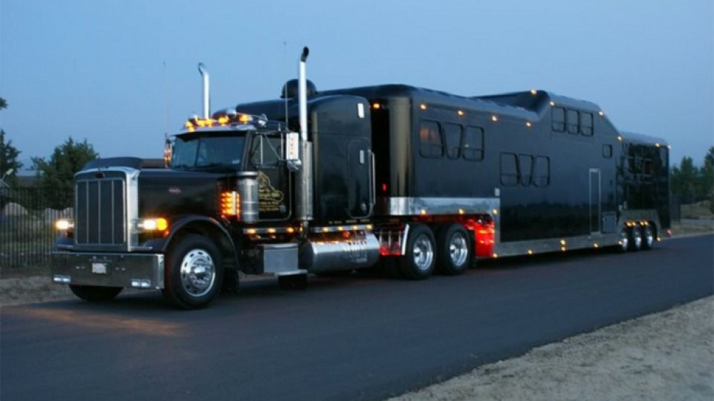 Nó còn là chiếc xe sang chảnh nhất thế giới với nội thất lấy cảm hừng từ toa xe đường sắt Pullman Presidential được sử dụng trong thế kỷ 19