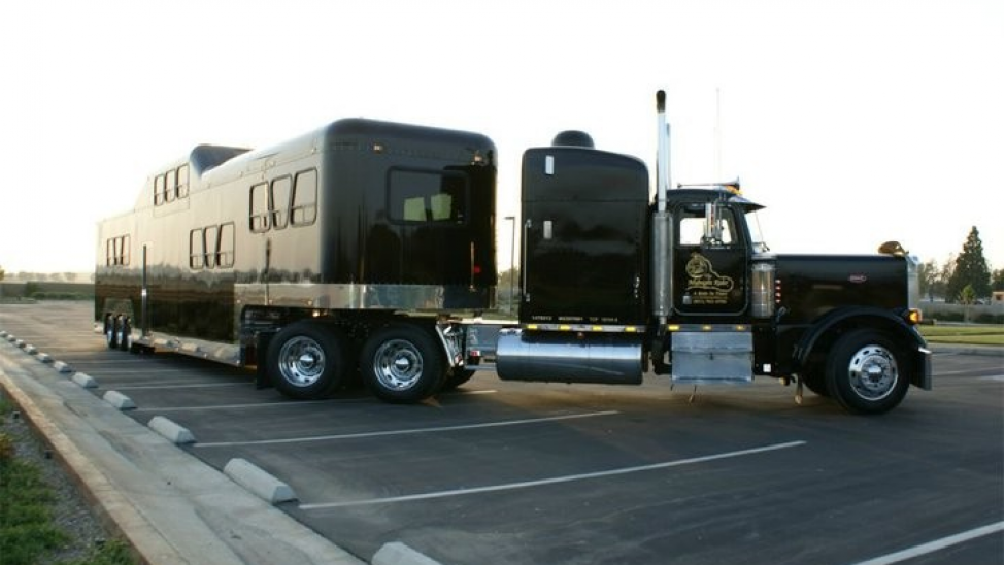 Nặng 25 tấn, Rider có thể di chuyển ở tốc độ 144 km/h trên bề mặt phẳng và 64 km/h trên bề mặt dốc 6% và có thể chở 40 hành khách trong nội thất