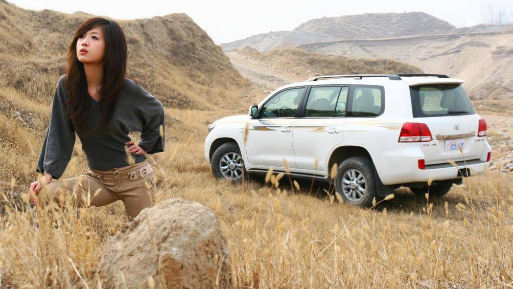 Chiếc xe luôn xuất hiện trong mọi khung hình đủ cho thấy chủ nhân của nó dành tình cảm thế nào cho chiếc xế cưng của mình