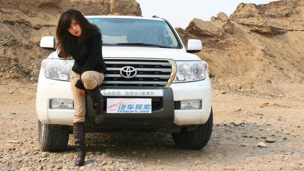Sau đó 2 năm, dòng xe này được Toyota đổi tên thành “Land Cruiser” cho phù hợp với đặc tính chạy đường trường