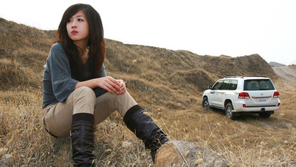 Cô gái này đã chinh phục nhiều cung đường hiểm trở cùng chiếc xe của mình